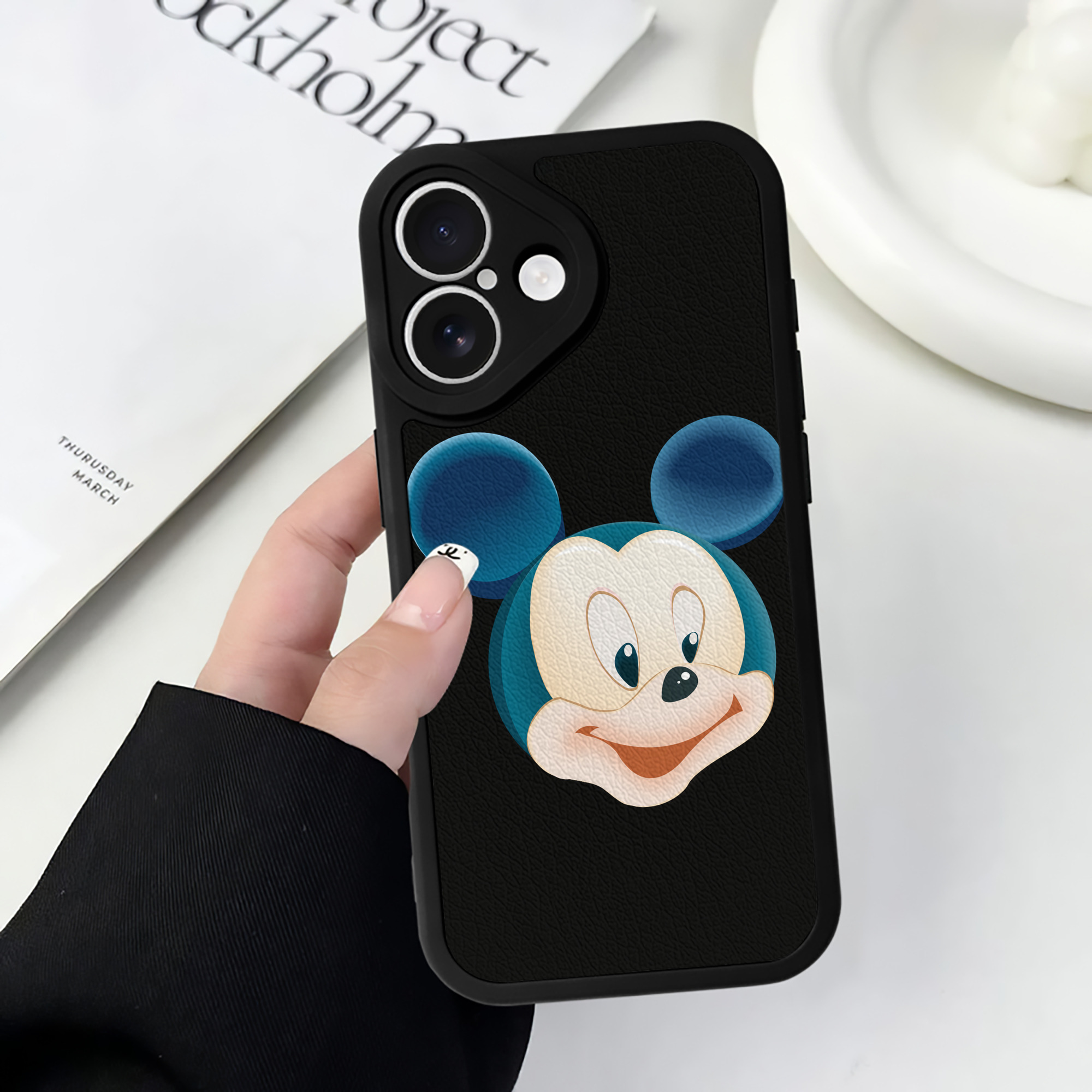 （画像用） ミッキーマウス Mickey Mouse 【iPhone 16シリーズ対応】シリコンスマホケース（レザー調） 材質：シリコン